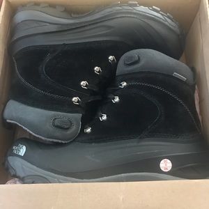 pair of The North Face Men’s Snow boots size 11